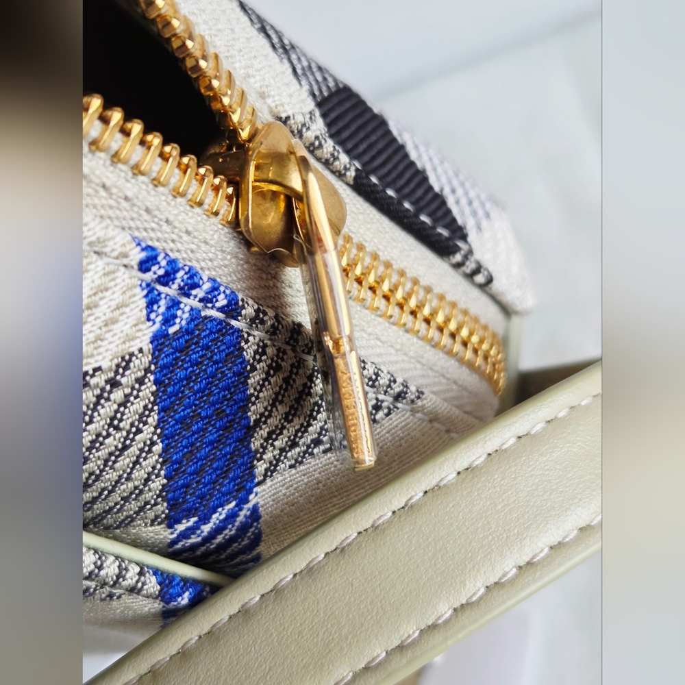 AUTHENTIC NEW BURBERRY SNIP CROSSBODY BAG NEW - Picture 11 of 15